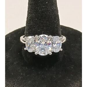Sterling Silver 925 3 Stone Oval CZ Ring Size 8 Center 9X7 Sides 7X5 3.7 Grams
